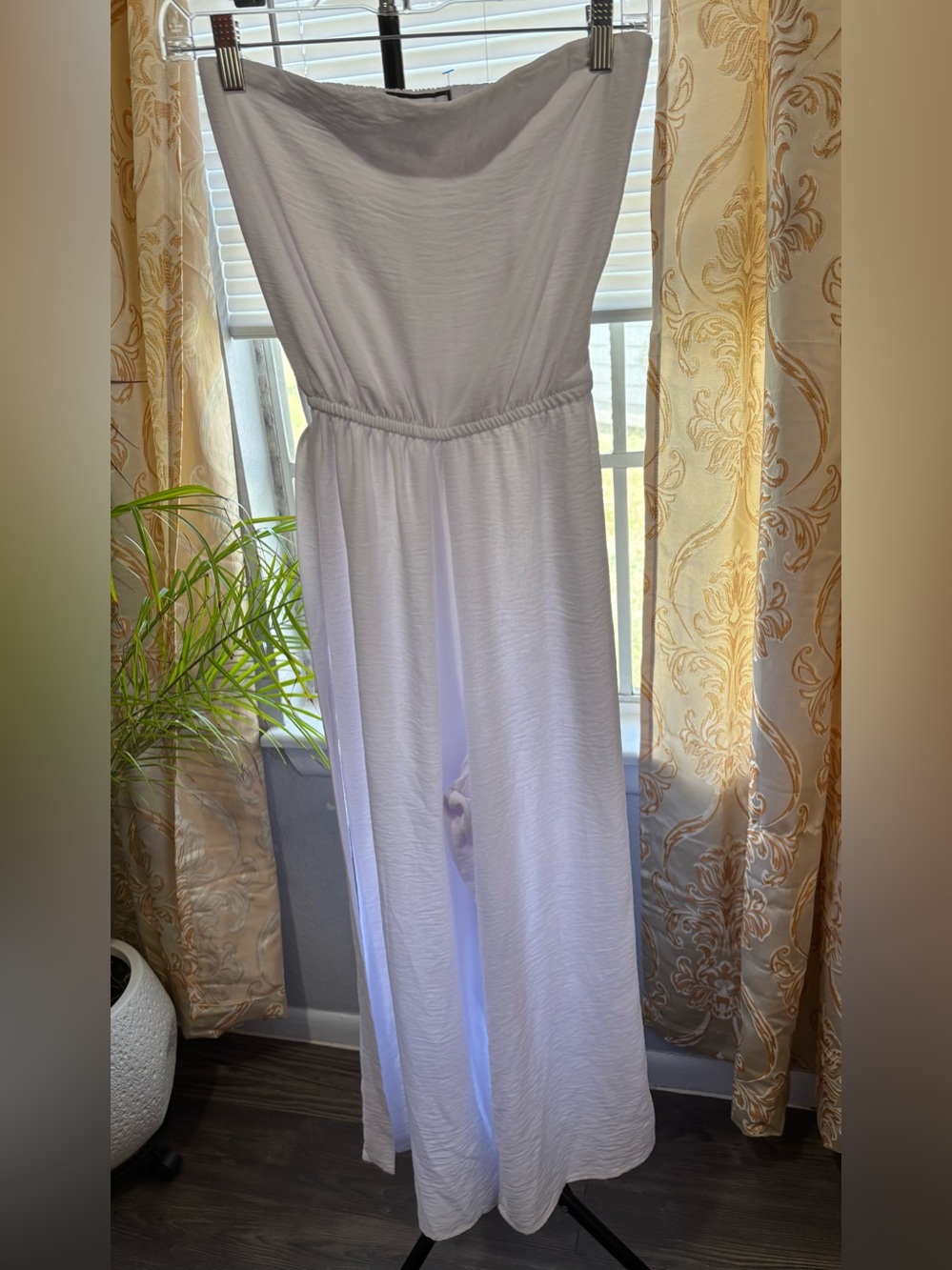 NWOT Discreet Strapless White Tie-Waist Jumpsuit - Women Size Medium
